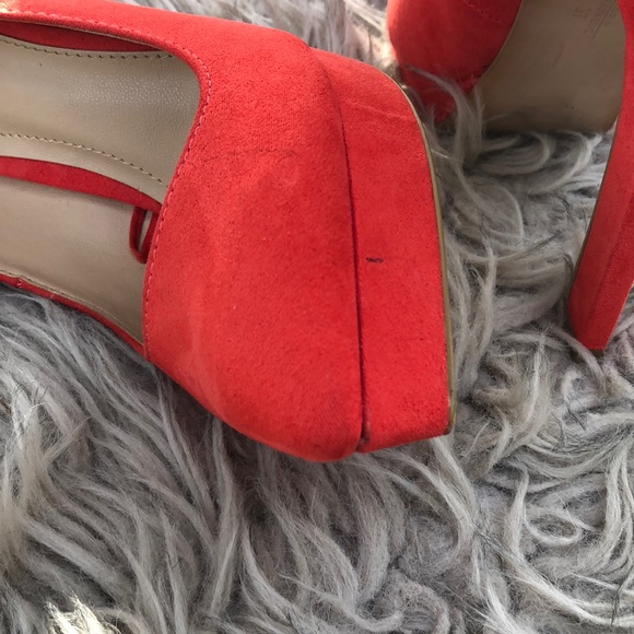 Coral closed toed heel - Picture 4 of 9